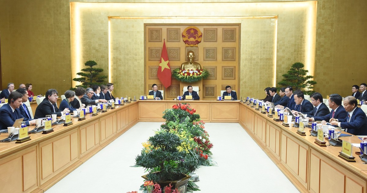 [Foto] Premier vietnamita preside mesa redonda con empresas europeas