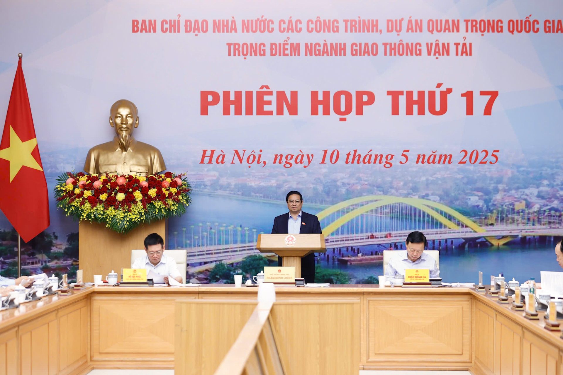 [Foto] Premier vietnamita preside reunión del Comité Directivo sobre proyectos clave del sector del transporte