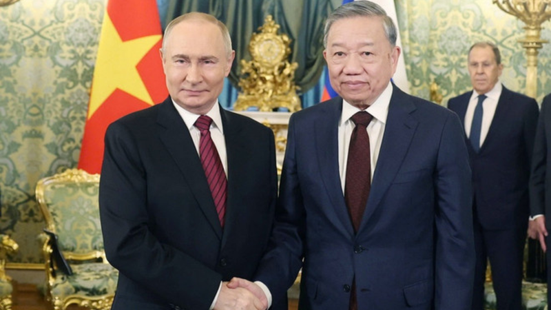 [Foto] Líder partidista vietnamita sostiene reunión privada con presidente ruso Vladimir Putin