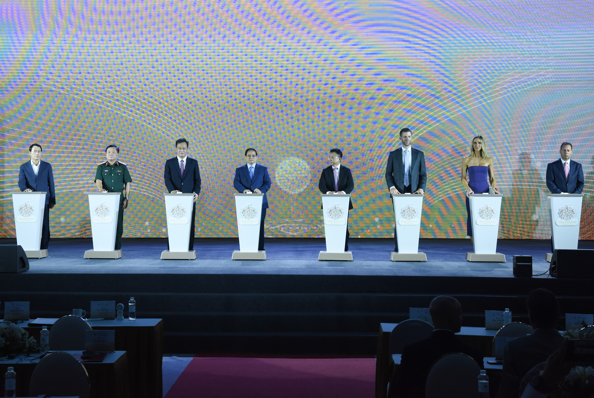 [Foto] Primer ministro vietnamita asiste al acto de colocación de primera piedra del proyecto Trump International Hung Yen