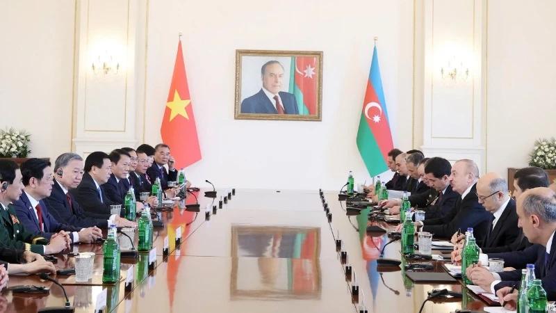 [Foto] Líder partidista de Vietnam mantiene conversaciones con presidente de Azerbaiyán