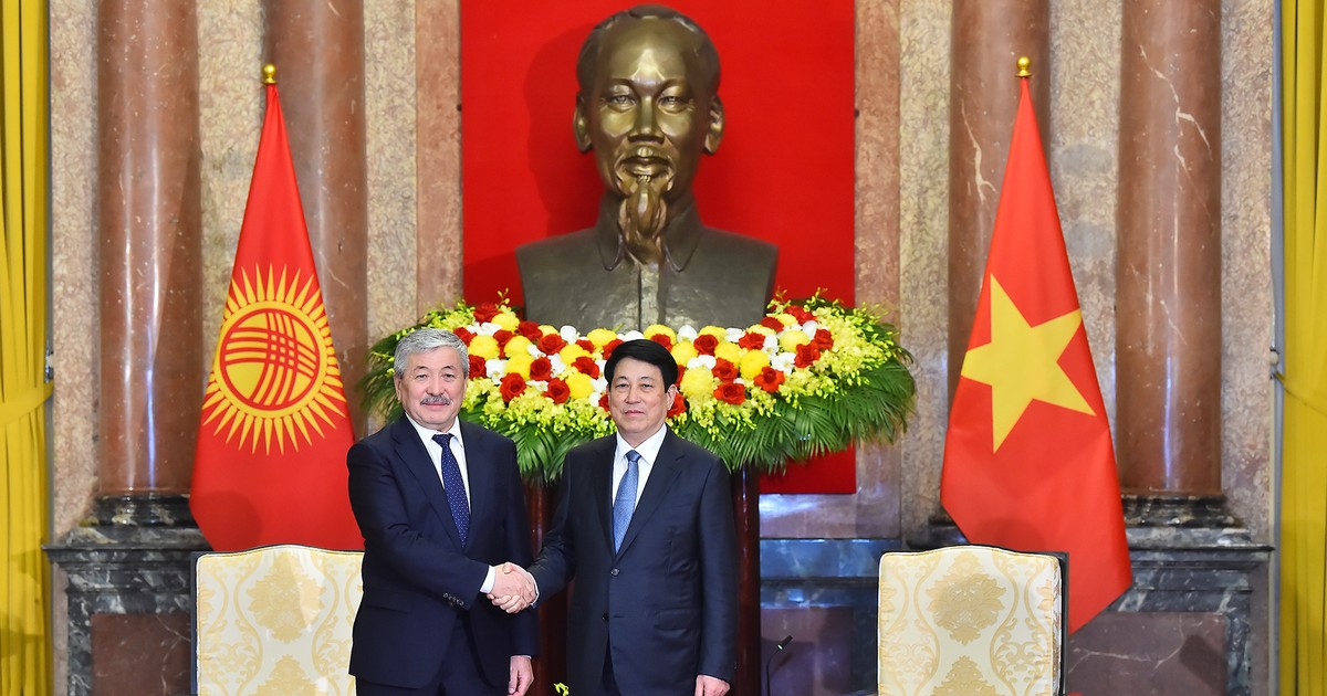 [Foto] Presidente de Vietnam recibe al premier de Kirguistán