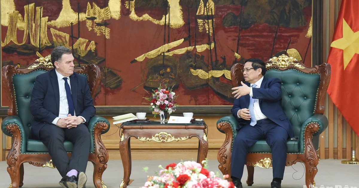 [Foto] Premier vietnamita recibe al ministro de Transporte francés