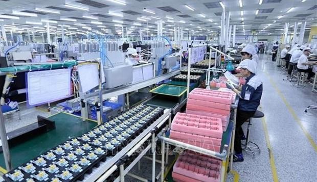 Línea de producción de placas de circuitos electrónicos en Nexcon Vietnam, empresa de inversión sudcoreana. (Fotografía: VNA)