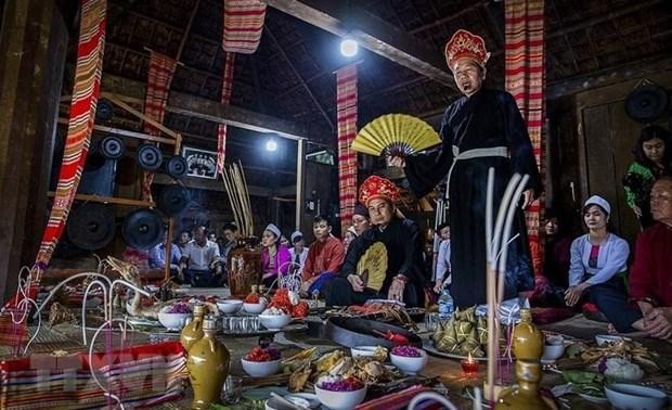 Mo Muong consiste en una actuación practicada en funerales, festivales religiosos y rituales del ciclo de vida del grupo étnico Muong. (Fotografía: VNA)