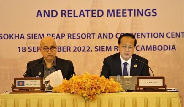 El ministro de Comercio de Camboya, y presidente de la AEM-54, Pan Sorasak (derecha), en el evento. (Fotografía:VNA)