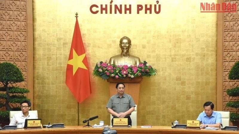 El primer ministro de Vietnam, Pham Minh Chinh, preside la reunión.