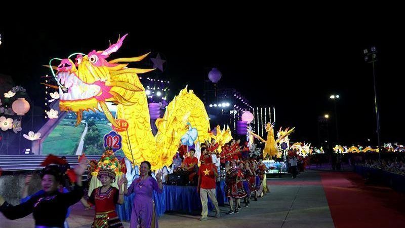 El Festival Thanh Tuyen (Ciudadela de Tuyen) atrae anualmente a miles de turistas nacionales y extranjeros.