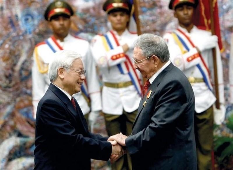 El secretario general del Partido Comunista de Vietnam, Nguyen Phu Trong, se reúne con el primer secretario del Partido Comunista de Cuba, Raúl Castro Ruz, durante su visita de Estado a La Habana, el 3 de marzo de 2018. (Fotografía: Ministerio de Relaciones Exteriores de Vietnam)