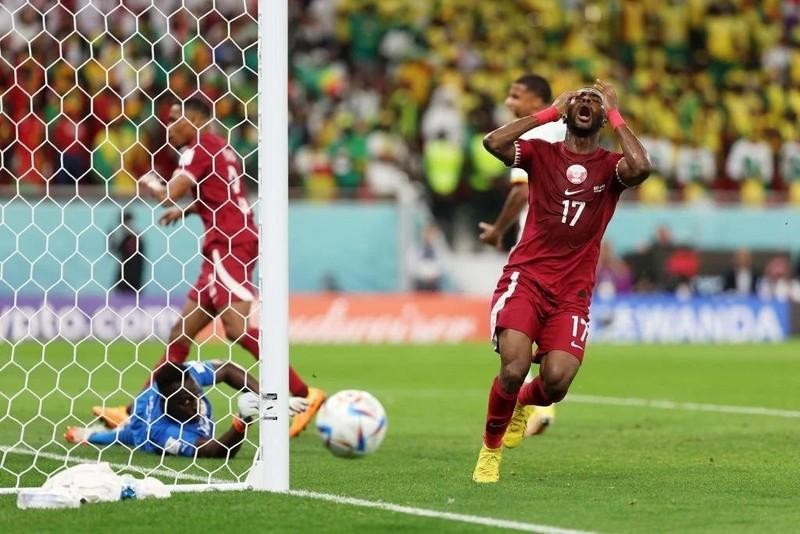 Un jugador catarí lamenta fallar una ocasión de gol. (Fotografía: Reuters)