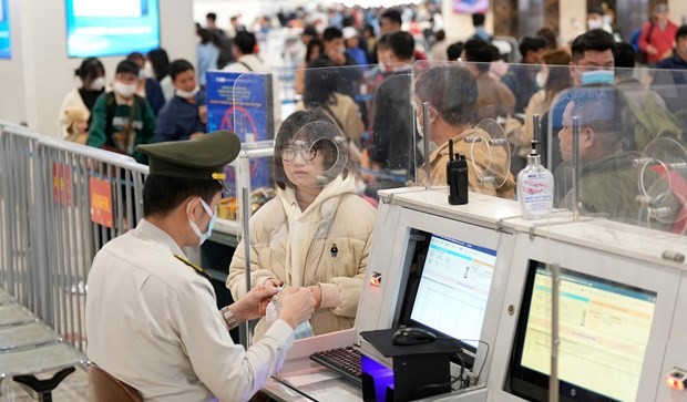 Implementación piloto de autenticación biométrica en aeropuertos vietnamitas. (Fotografía: congthuong.vn)