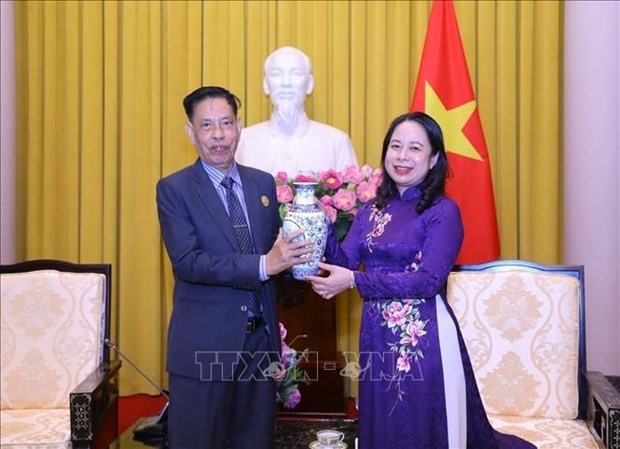 La vicepresidenta de Vietnam, Vo Thi Anh Xuan, recibe a Nhem Valy, vicepresidente permanente y secretario general del Consejo Nacional del Frente de Solidaridad para el Desarrollo de la Patria de Camboya. (Fotografía: VNA)