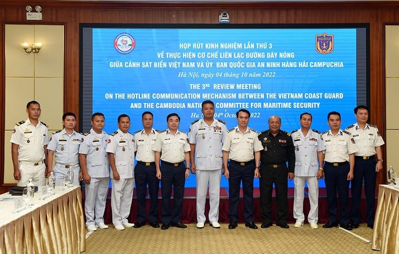 La Guardia Costera de Vietnam y la delegación del Comité Nacional de Seguridad Marítima de Camboya.