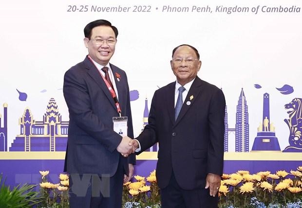 El presidente de la Asamblea Nacional de Vietnam, Vuong Dinh Hue, y su homólogo camboyano Sandech Heng Samrin. (Fotografía: VNA)