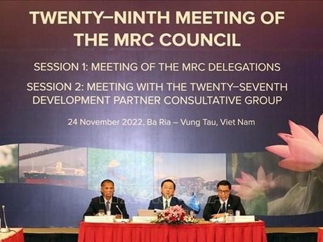 El ministro de Recursos Naturales y Medio Ambiente de Vietnam, Tran Hong Ha, preside la cita. (Fotografía: VNA)