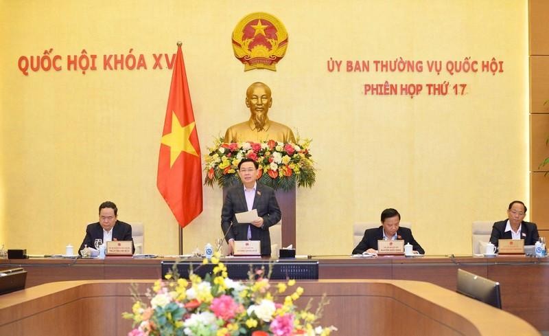 El presidente de la Asamblea Nacional de Vietnam, Vuong Dinh Hue, habla en el evento.