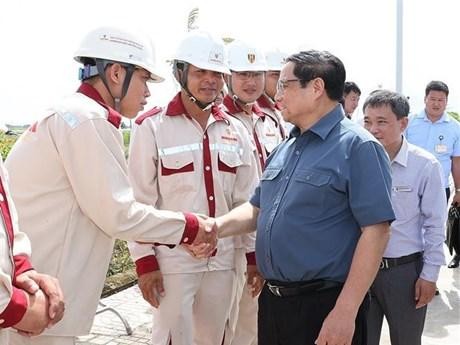 El primer ministro de Vietnam, Pham Minh Chinh, inspecciona proyectos clave en Bac Lieu. (Fotografía: VNA)