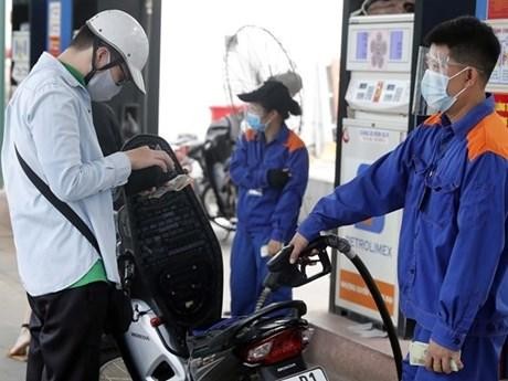 Precios de gasolina bajan nuevamente en Vietnam | Nhan Dan en línea en  español