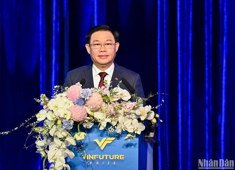 El presidente de la Asamblea Nacional de Vietnam, Vuong Dinh Hue, habla en el evento. (Fotografía: Nhan Dan)