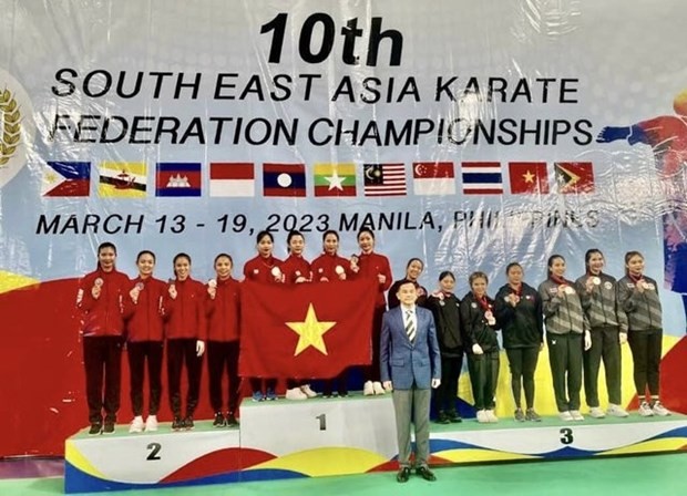 Equipo de karate vietnamita en primer lugar en el Torneo. (Fotografía: thethaovietnamplus.vn)