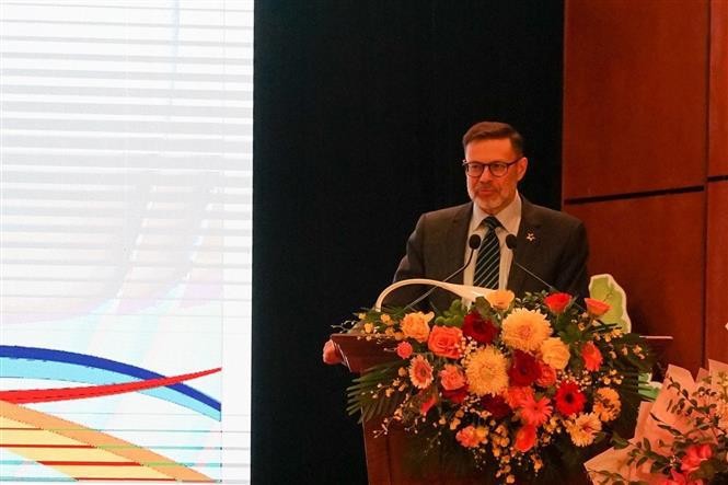 El embajador de Australia en Hanoi, Andrew Goldzinowski, en el evento. (Fotografía: VNA)