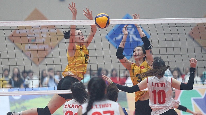 El choque entre dos equipos de Vietnam 1 (camiseta amarilla) y 2.