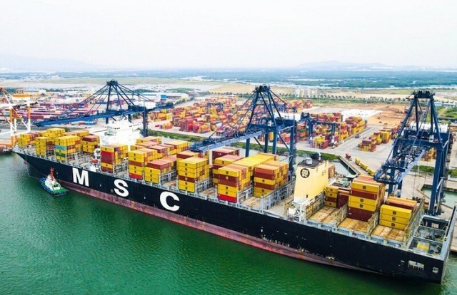 Un portacontenedor de la compañía naviera Mediterranean Shipping Company en el puerto de Saigón-SSA en enero de 2023. 