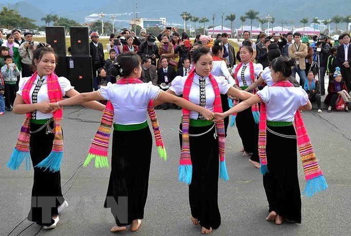 La danza Xoe de la etnia Thai (Fotografía: VNA)