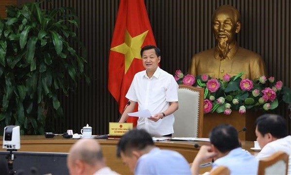 El viceprimer ministro Le Minh Khai en la reunión. (Foto: VNA)