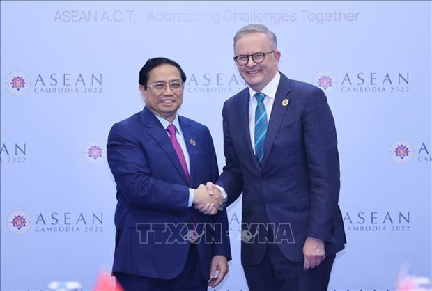 El primer ministro vietnamita, Pham Minh Chinh (izquierda), y su homólogo australiano, Anthony Albanese, (Foto:VNA)