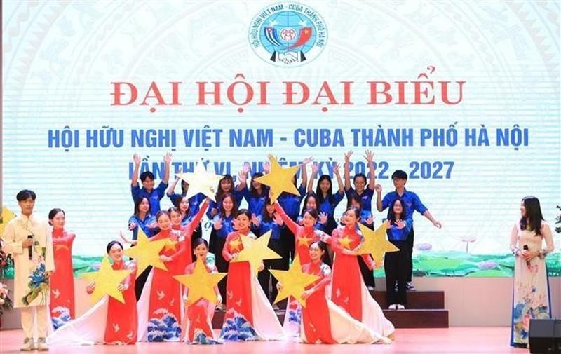 Una actuación artística en el Congreso de la Asociación de Amistad Vietnam-Cuba de Hanói, para el período 2022-2027. (Fotografía: VNA)