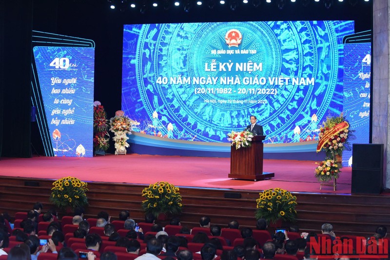 El primer ministro de Vietnam, Pham Minh Chinh, interviene en la ceremonia. 