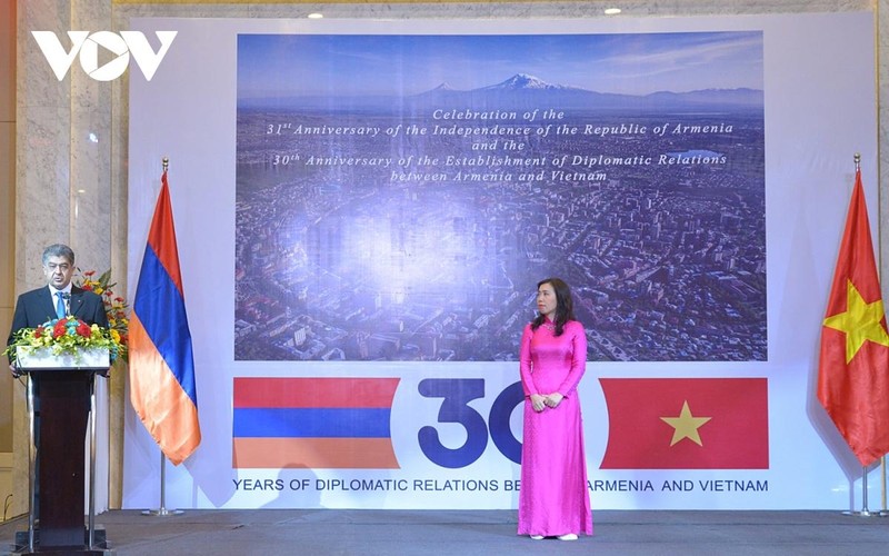 Vahram Kazhoyan, embajador de Armenia en Hanói habla en el evento. (Fotografía: VOV)