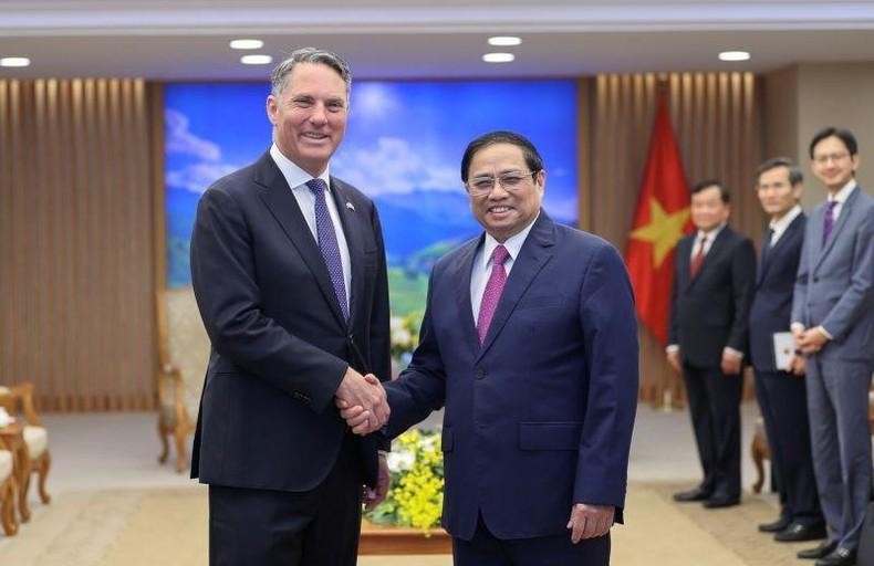 El primer ministro vietnamita, Pham Minh Chinh, y el vicepremier australiano y titular de Defensa, Richard Donald Males (Fotografía: Nhan Dan)