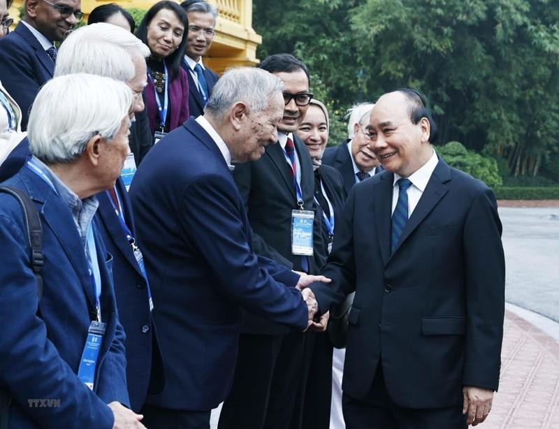 El presidente Nguyen Xuan Phuc y delegados (Fotografía: VNA)