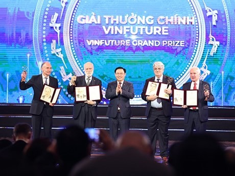 Entrega de los Premios Globales de Ciencia y Tecnología VinFuture 2022. (Fotografía: hanoimoi.com.vn)