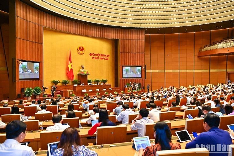 Legisladores vietnamitas abordan tema de gestión y uso de recursos antiCovid-19