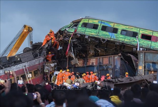 Escenario del accidente de trenes en la India. (Fotografía: Xinhua/VNA)