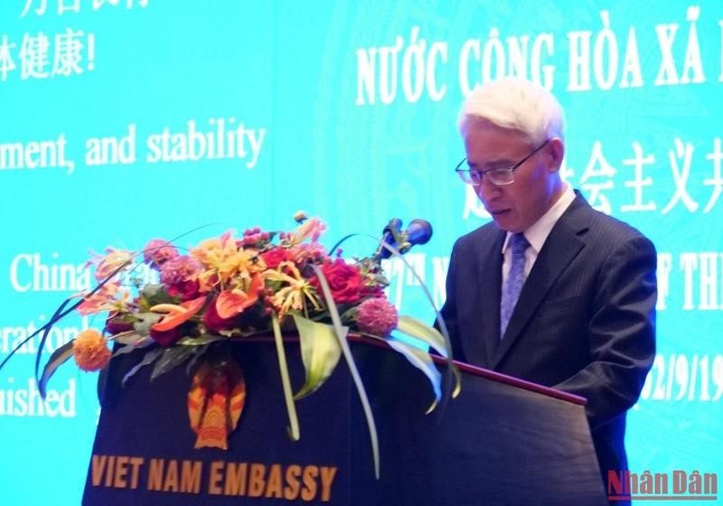 El embajador de Vietnam en China, Pham Sao Mai, habla en el acto. (Fotografía: Nhan Dan)