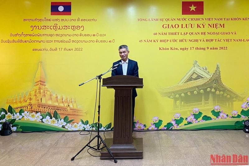 El cónsul general de Vietnam en Khon Kaen, Chu Duc Dung, habla en el evento. 