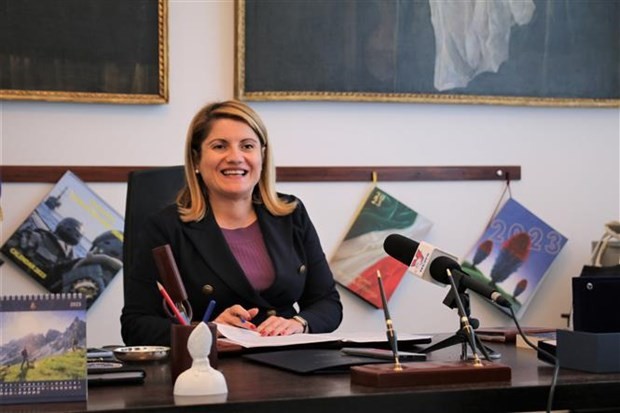 La viceministra de Relaciones Exteriores y Cooperación Internacional de Italia, Maria Tripodi, en la entrevista. (Foto: VNA)