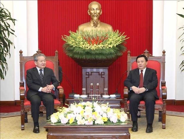 El director de la Academia Nacional de Política de Ho Chi Minh, Nguyen Xuan Thang, recibe a Ogata Yasuo, vicepresidente del Presidium del Comité Central del Partido Comunista de Japón y jefe de su Comisión de Relaciones Exteriores. (Foto: VNA)
