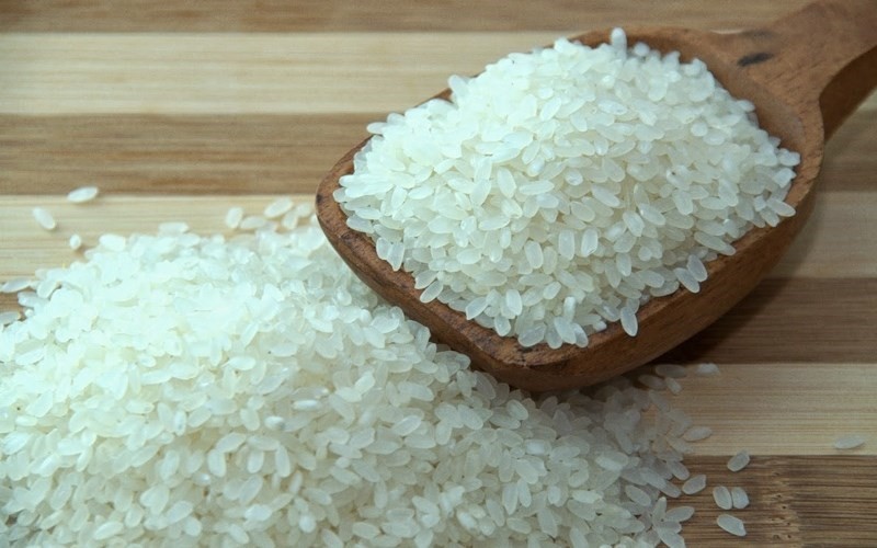 El arroz roto, un ingrediente de “com tam”, es más pequeño que el grano de arroz común. (Foto: VNA)