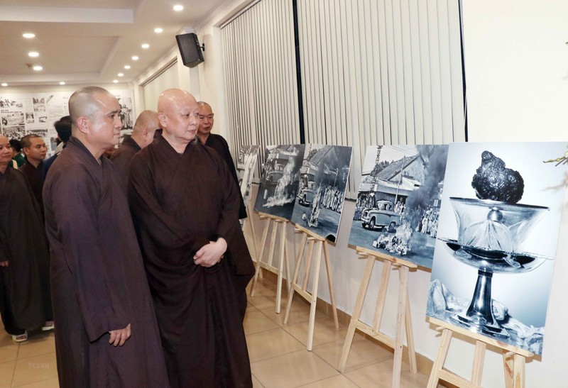 En la exposición. (Fotografía: VNA)