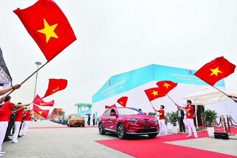 La exportación de autos electrónicos de VinFast marca un avance de la industria automotriz de Vietnam. (Fotografía: Phuong Linh)