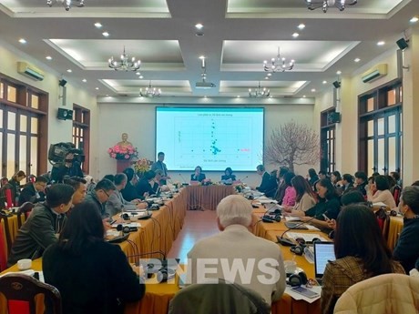 Delegados en un seminario sobre escenarios económicos de Vietnam en 2023 (Fotografía: VNA)