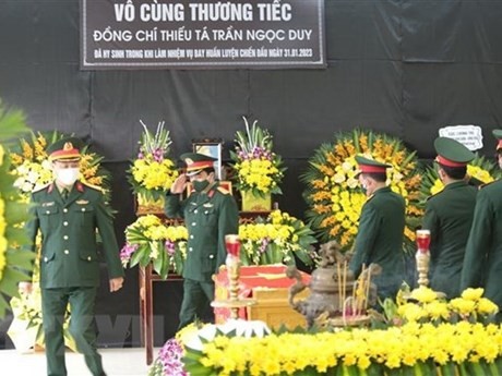 Acto fúnebre en homenaje al piloto Tran Ngoc Duy. (Fotografía: VNA)