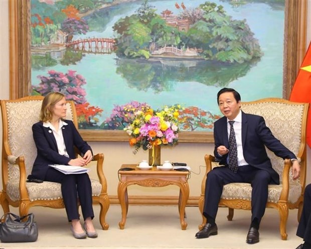 El viceprimer ministro vietnamita Tran Hong Ha y Aler Grubbs, directora de la Agencia de Estados Unidos para el Desarrollo Internacional (Usaid) en el país indochino (Fotografía: VNA)