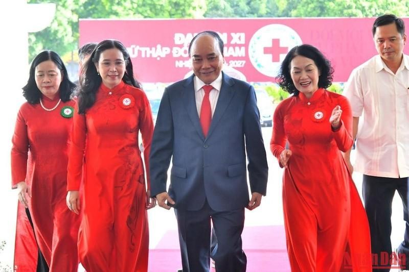 El presidente de Vietnam, Nguyen Xuan Phuc, llega al undécimo Congreso Nacional de la Cruz Roja, del mandato 2022-2027. (Fotografía: Nhan Dan)