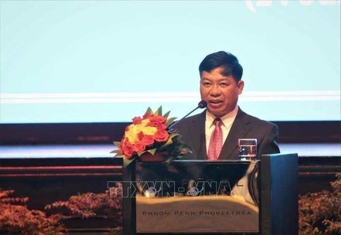 El embajador vietnamita en Phnom Penh, Nguyen Huy Tang, habla en el acto. (Fotografía: VNA)